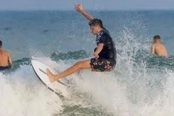 גל אלמוג, רואים את האופק בים